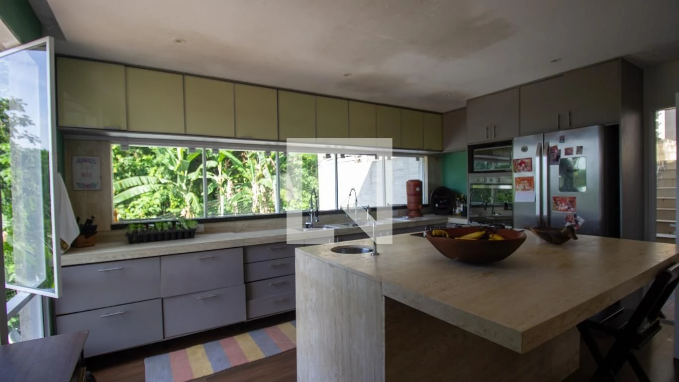 Furnished house with 5 bedrooms and 6 parking spaces — photo 11