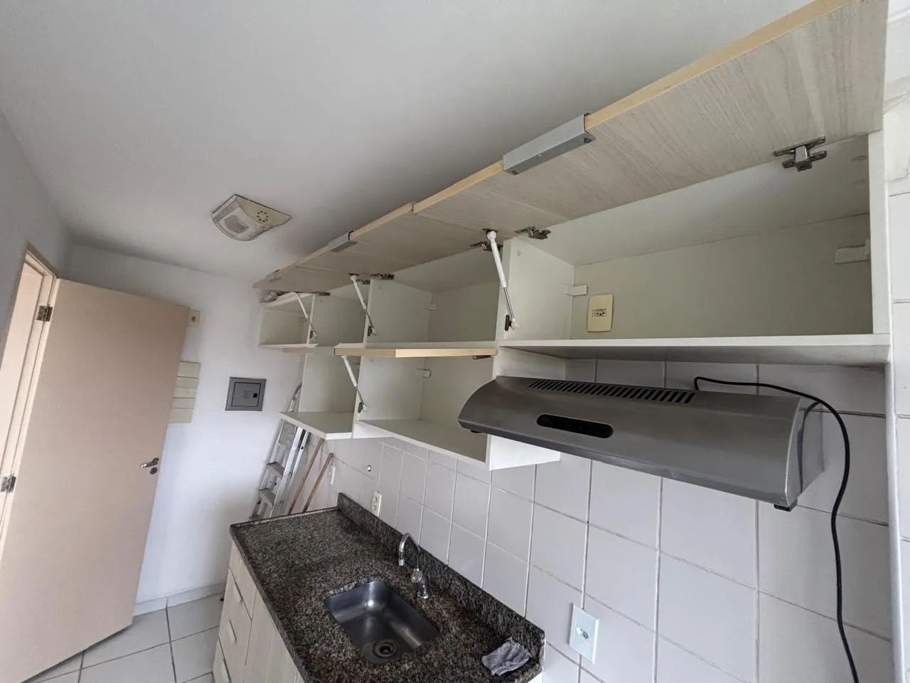 Apartamento vazio com 2 quartos e varanda — photo 5
