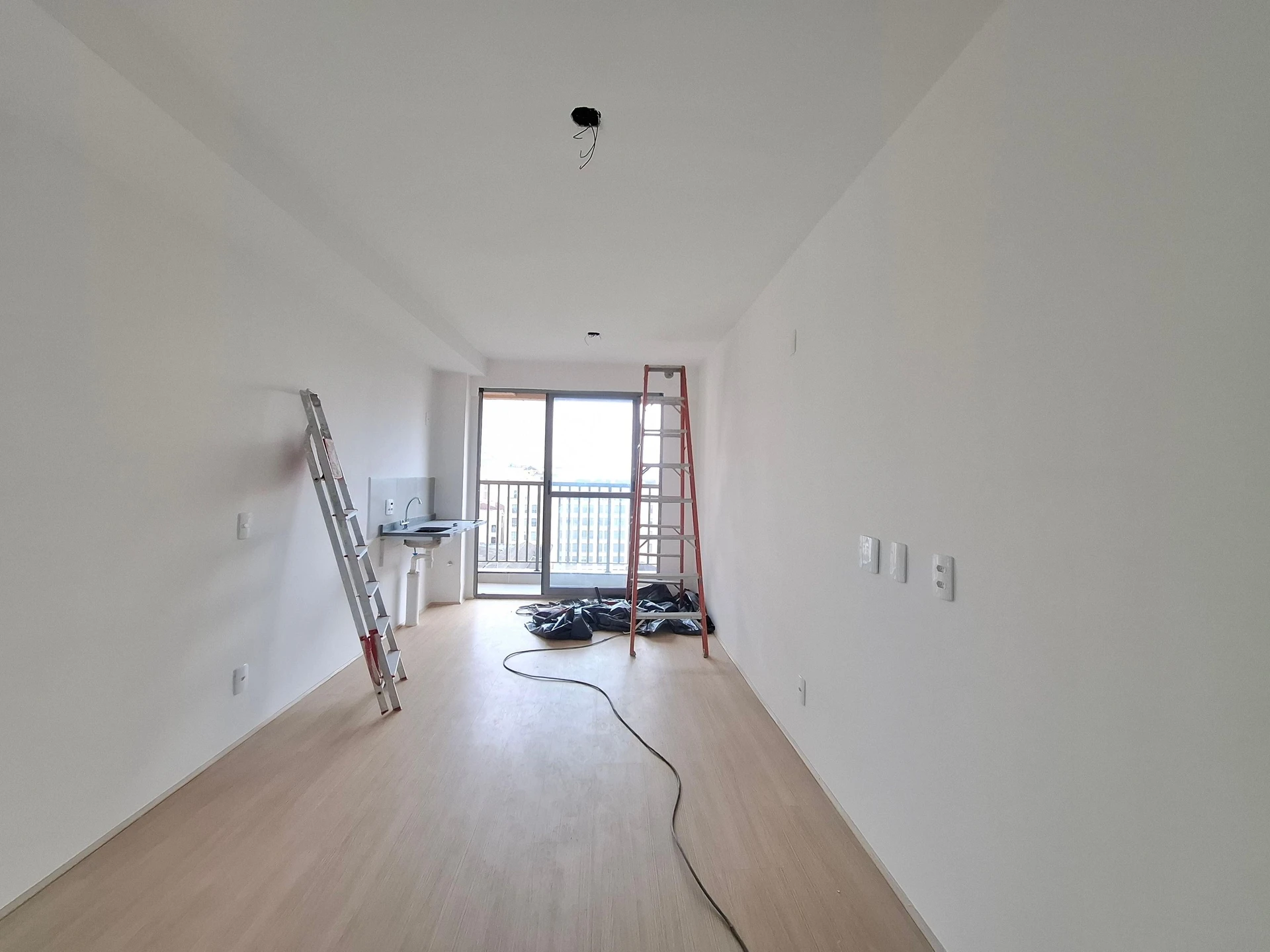1-bedroom apartment with a balcony and washing machine — photo 21