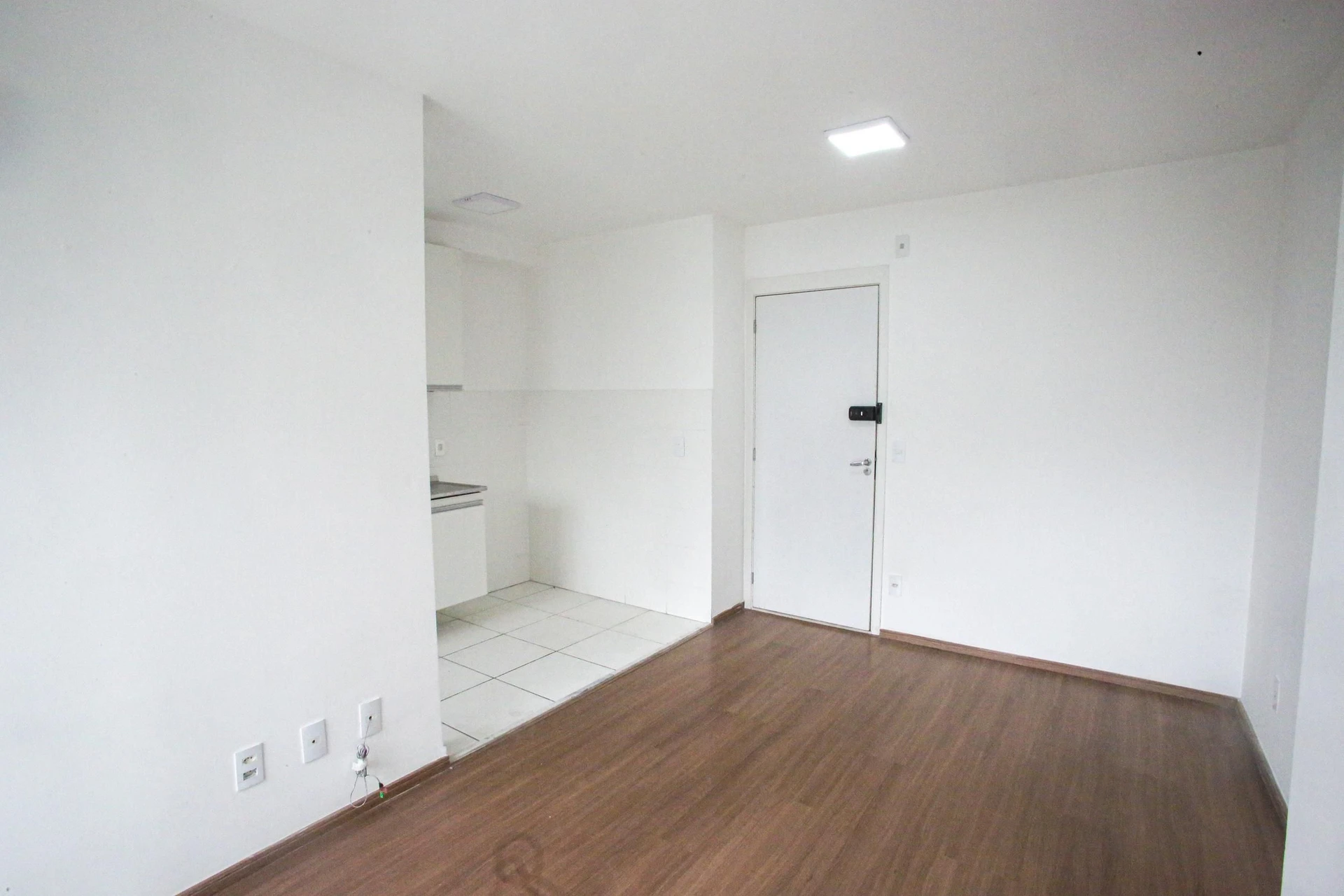 Apartamento de 2 quartos em condomínio com academia