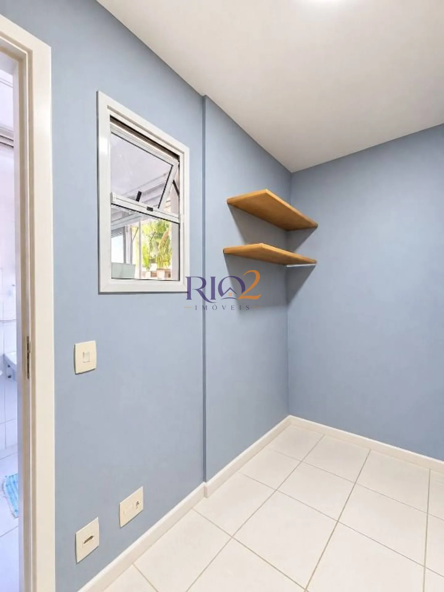 Walk-in closet in a 3-bedroom apartment, 117 m² — photo 18