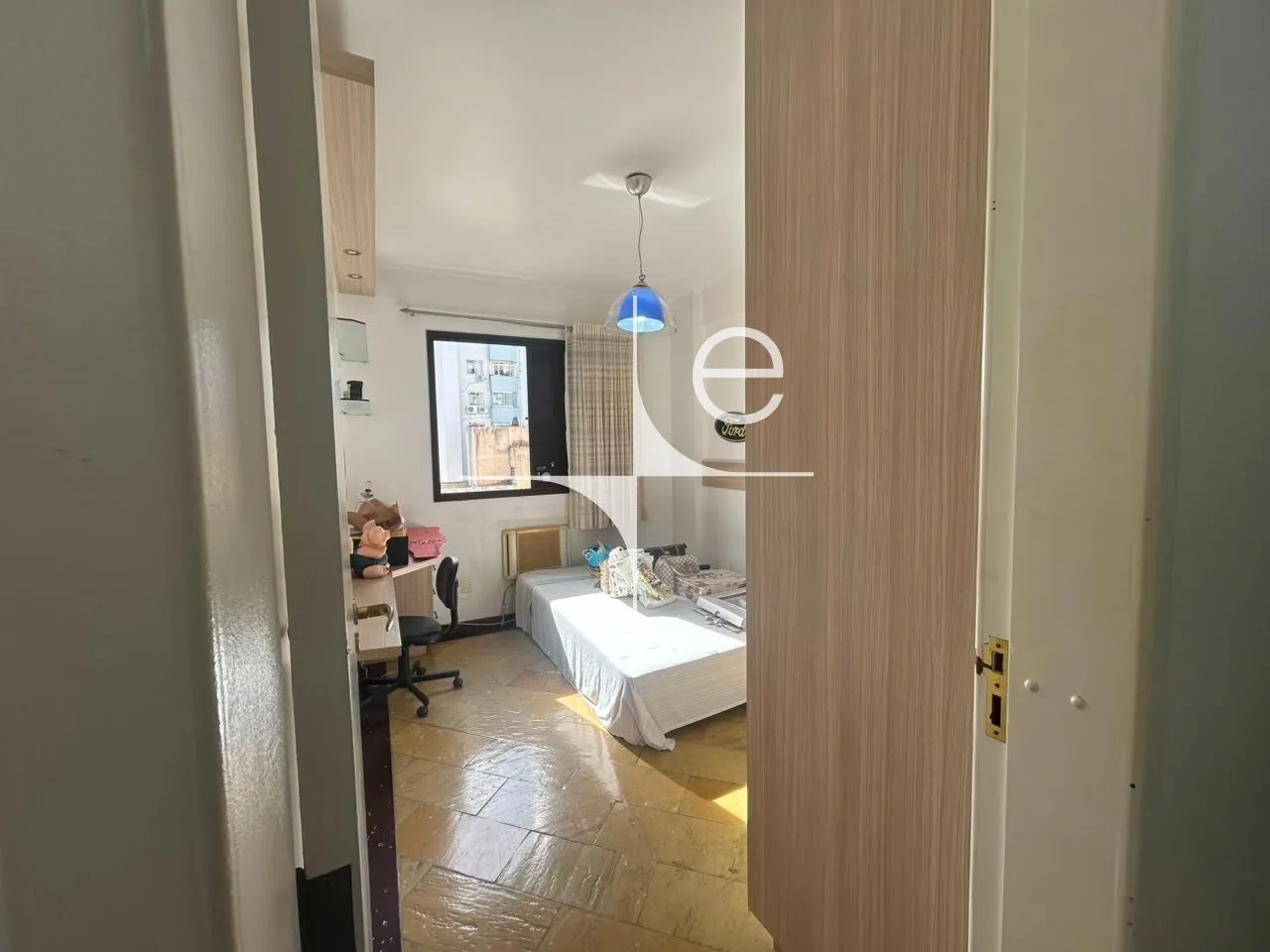 254 m² apartment with a walk-in closet and a home office — photo 46