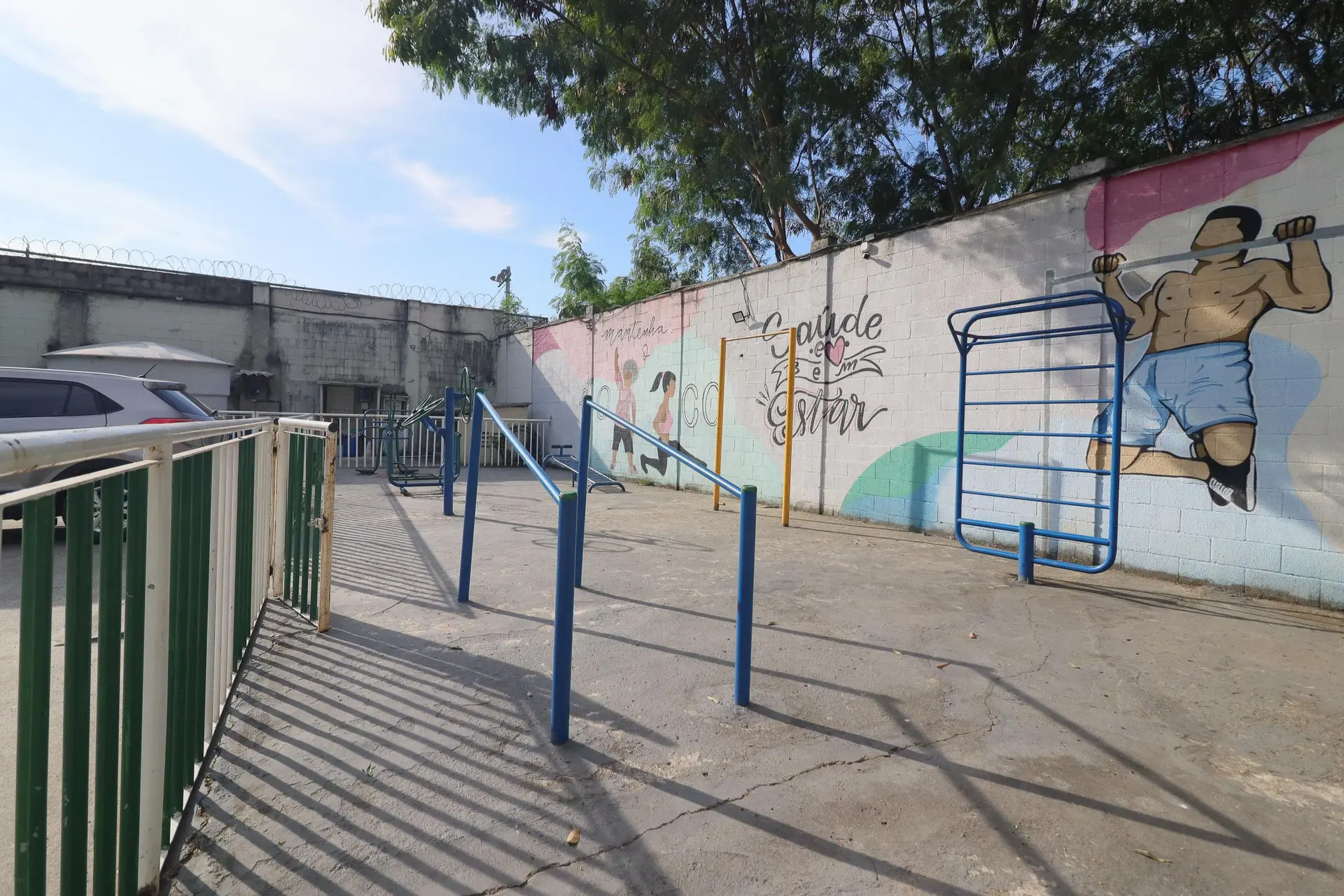 2-bedroom apartment in a building with a gym — photo 4