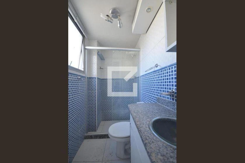 2-bedroom apartment with a glass shower box and pets allowed — photo 16