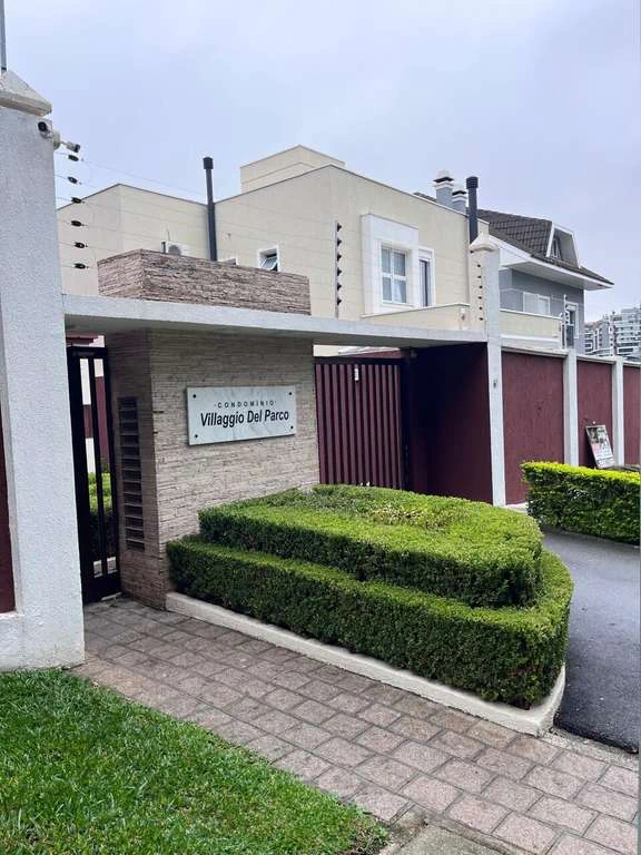 House with 4 bedrooms, 300 m² and 3 parking spaces — photo 2