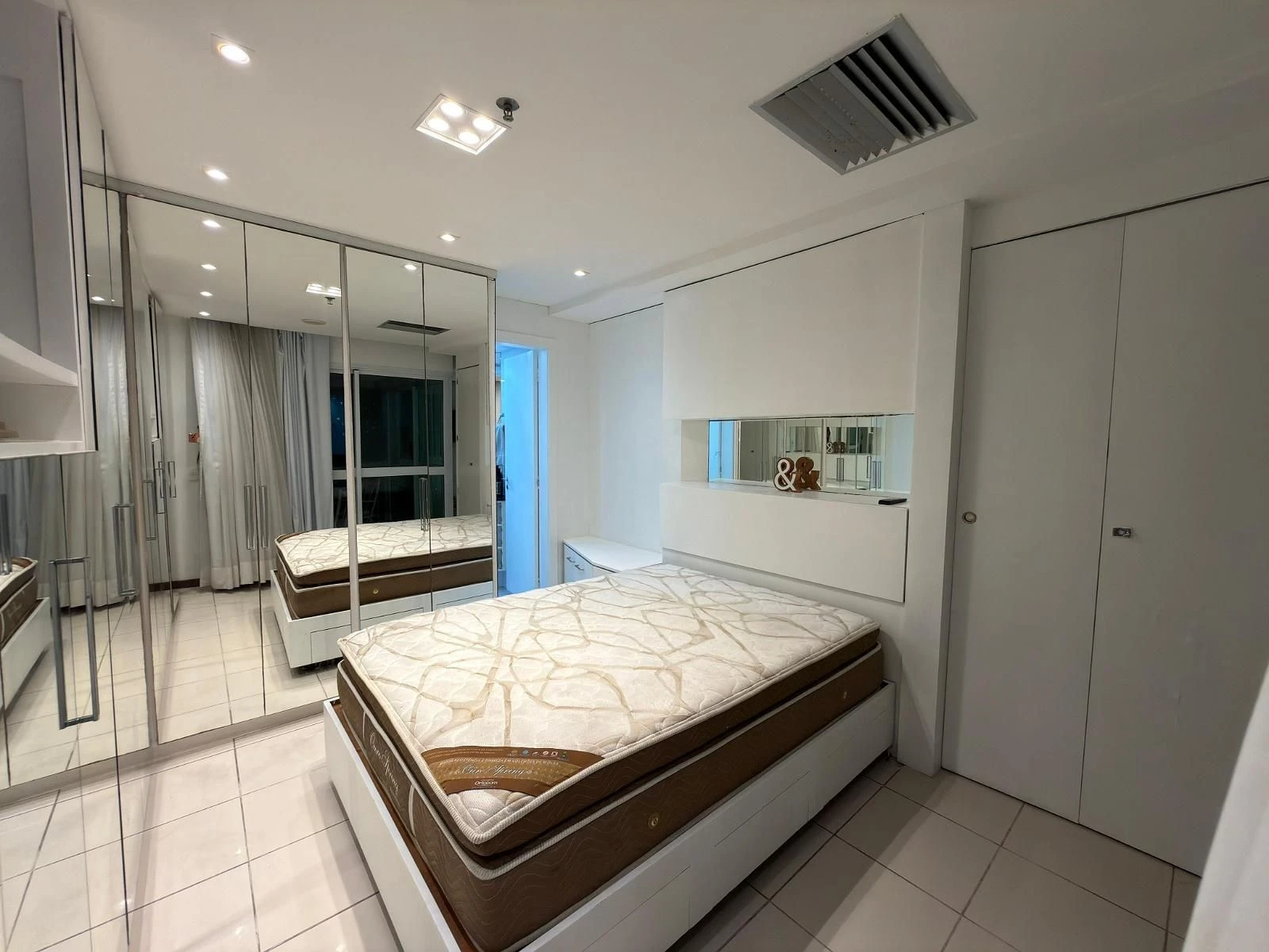 Furnished 1-bedroom apartment with balcony and parking — photo 3