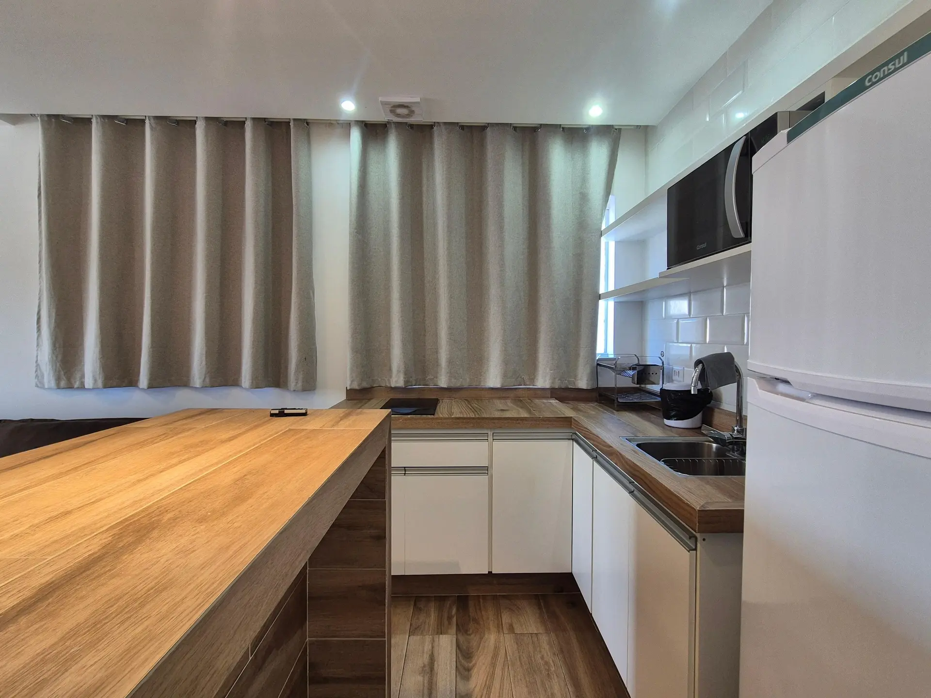Studio mobiliado com 1 quarto e varanda com fechamento — photo 32