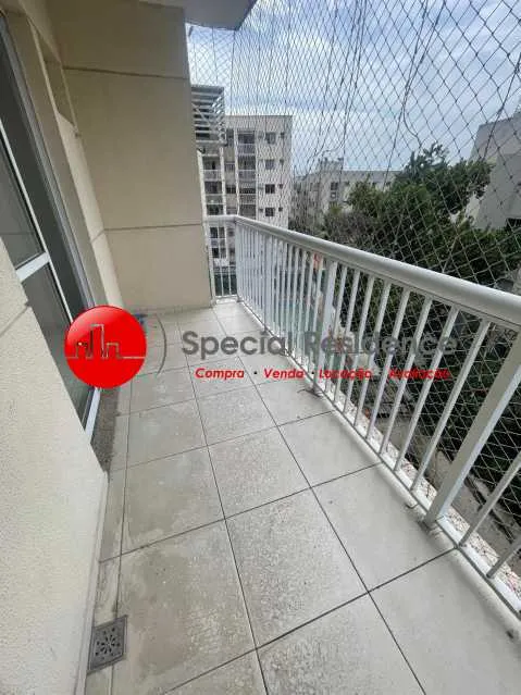 3-bedroom apartment in a building with a pool — photo 10
