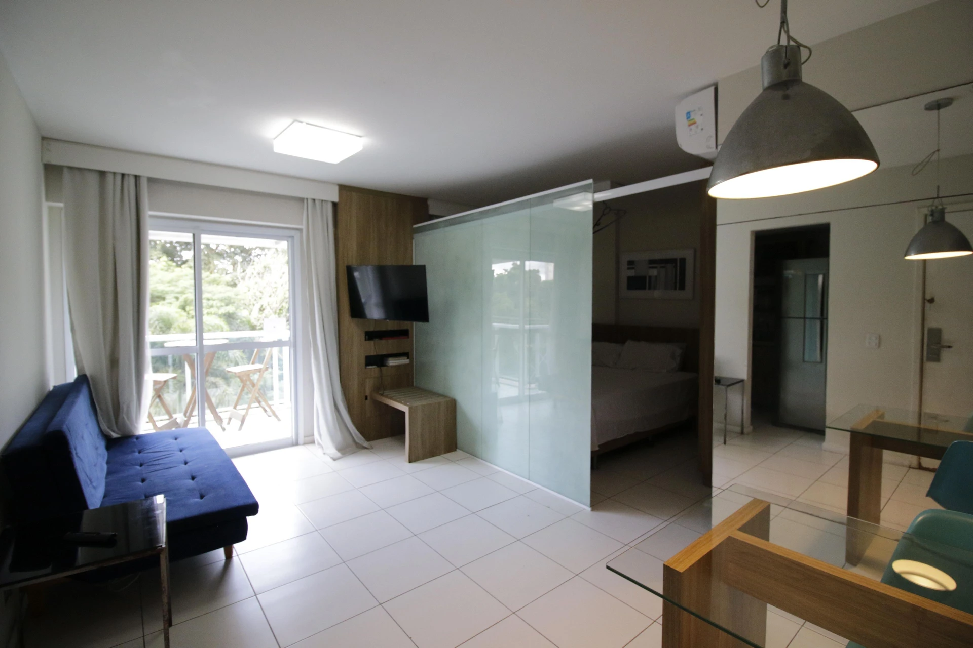 Furnished 2-bedroom apartment with balcony and 2 baths