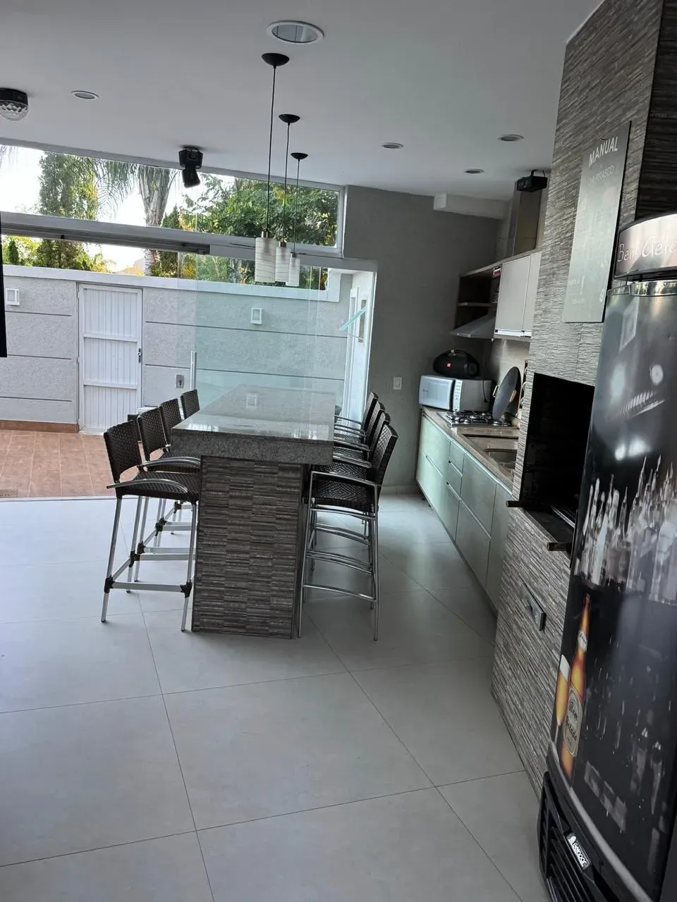 Furnished triplex home with 5 bedrooms and 5 bathrooms — photo 18