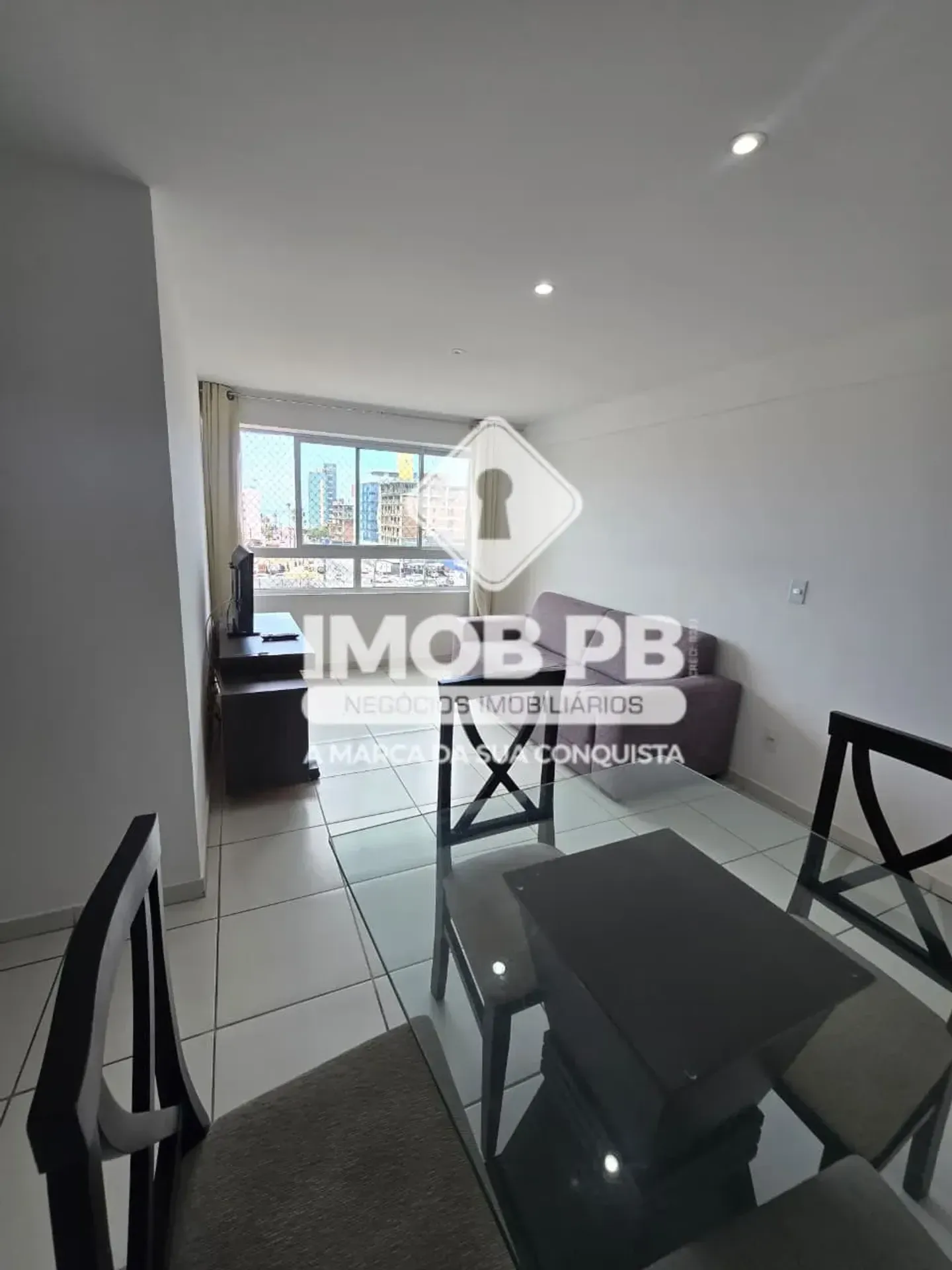 Мебльована квартира 65 м² з 2 спальнями та 1 місцем