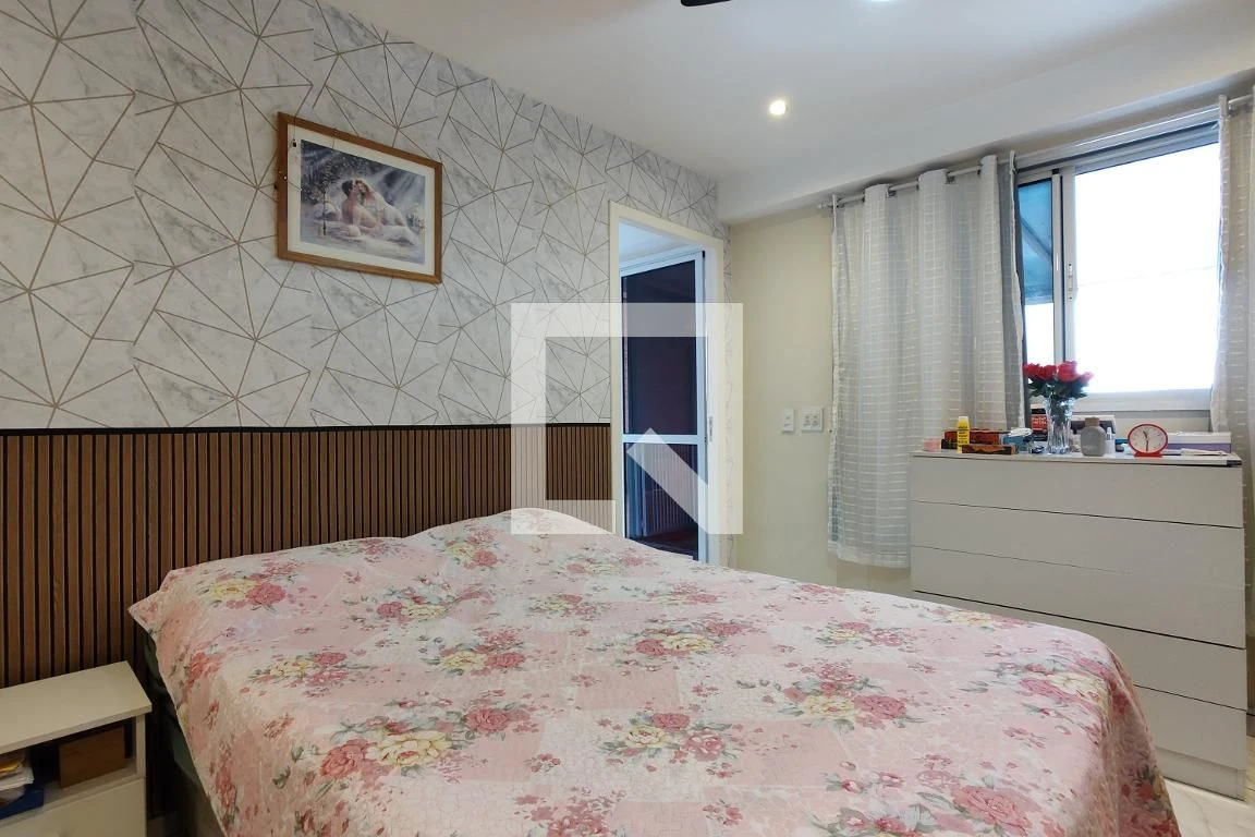 Glass-enclosed balcony in a 3-bedroom apartment, 155 m² — photo 61