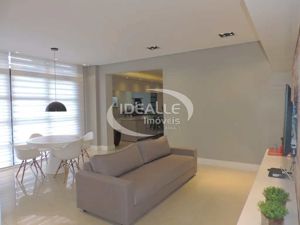 Apartment with 2 bedrooms and a glass-enclosed balcony — photo 30