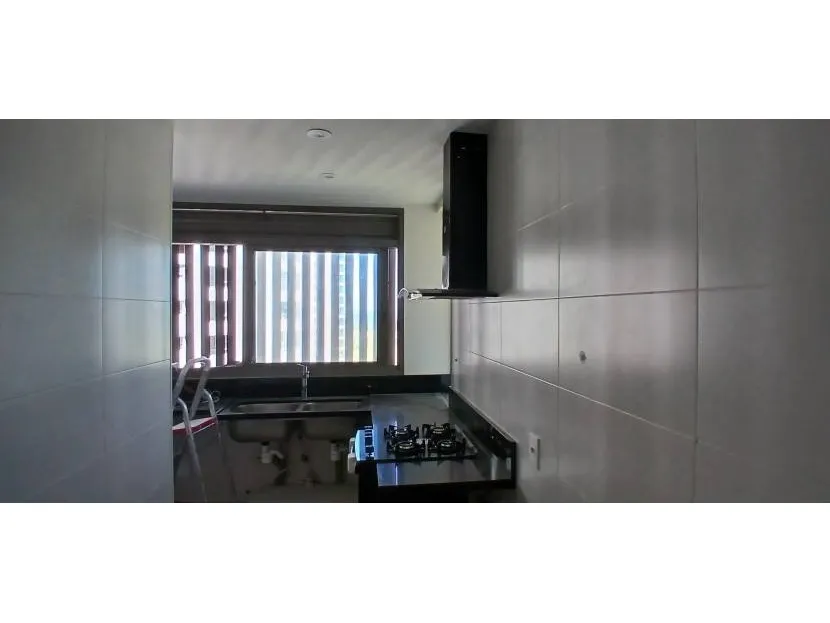 Unfurnished 3-bedroom apartment with 5 bathrooms — photo 20