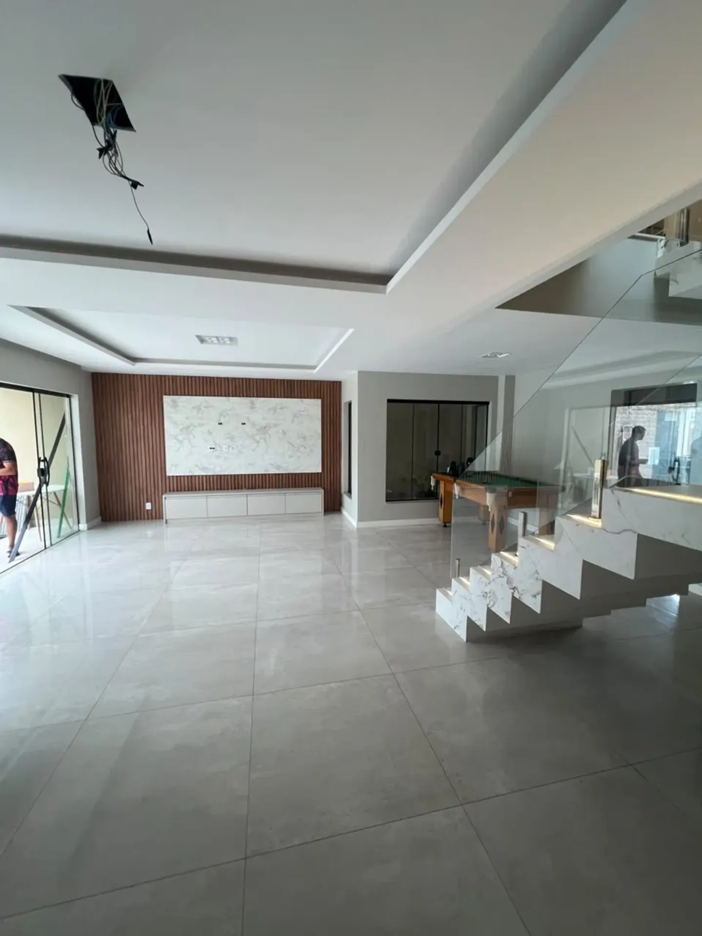 House, 240 m², with a glass-enclosed balcony — photo 5