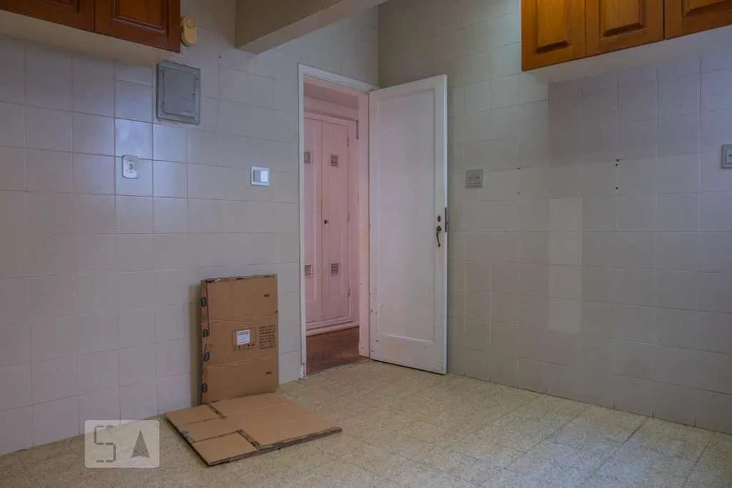225 m² apartment with 4 bedrooms and a balcony — photo 32