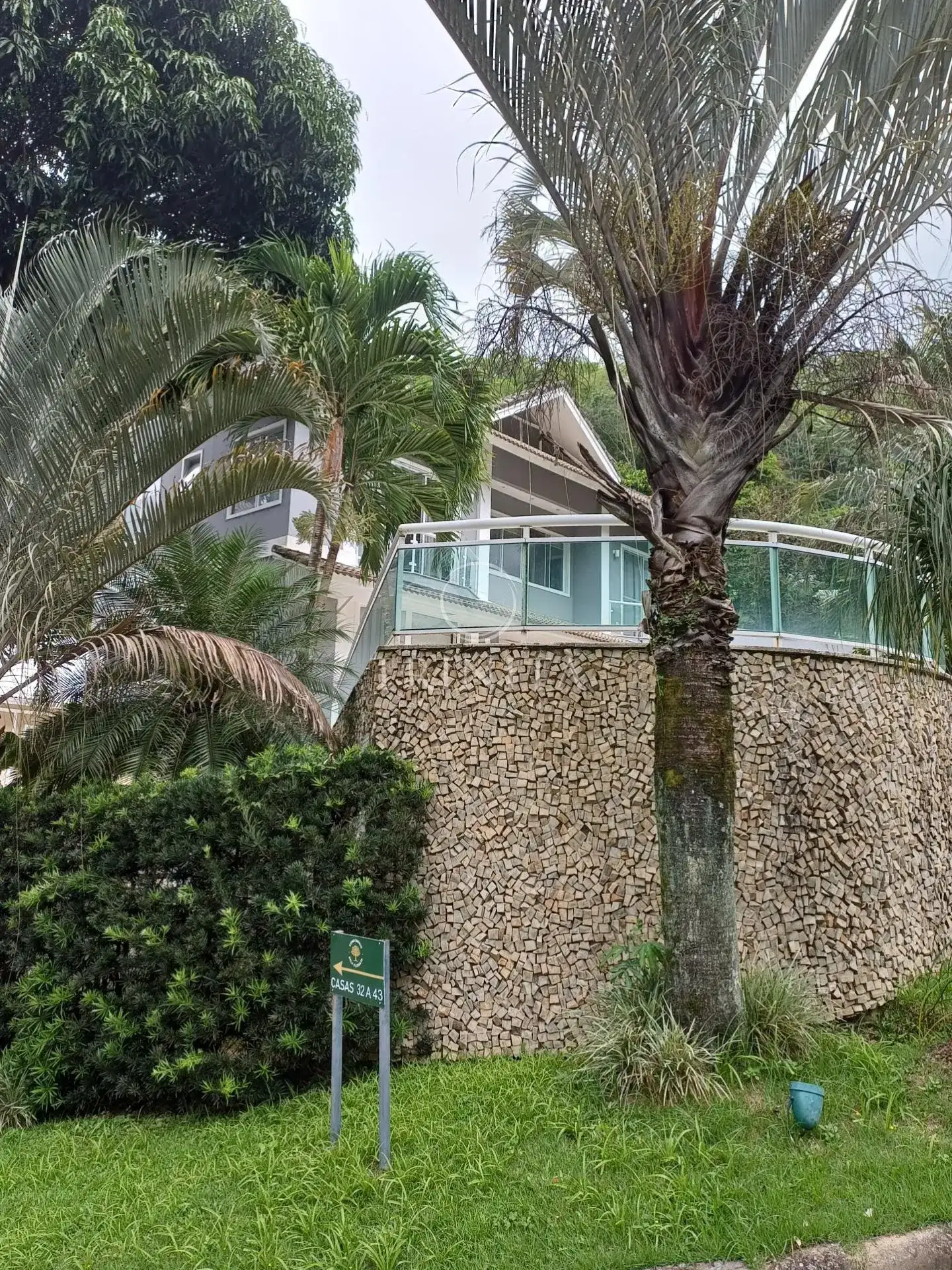 House, 490 m², with a grill on the balcony — photo 16