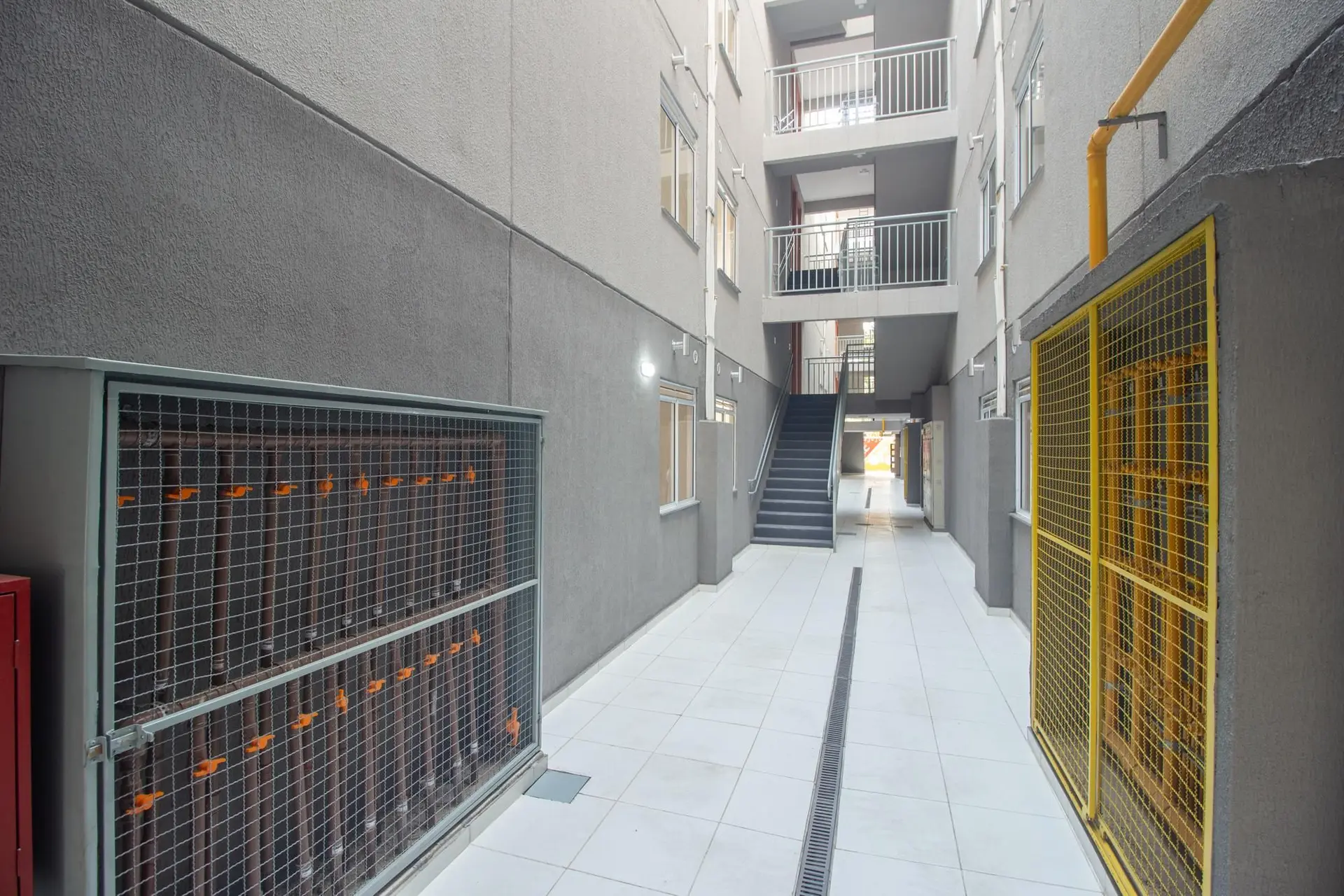 Unfurnished 2-bedroom apartment with 1 bathroom — photo 48