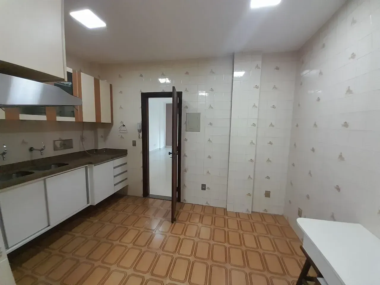 Apartamento de 70 m² com 2 quartos e cozinha separada