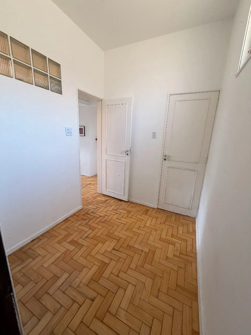 2-bedroom apartment in a building with a gym — photo 14