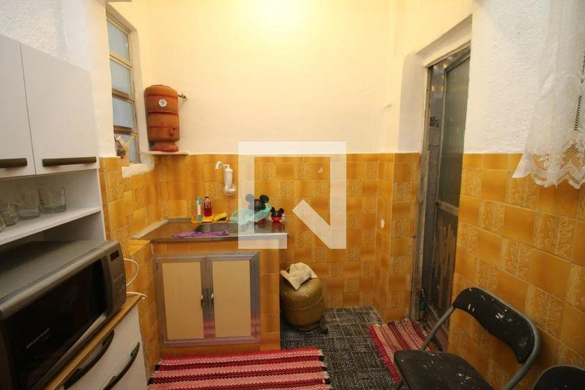 1-bedroom apartment with a separate, closed kitchen — photo 4