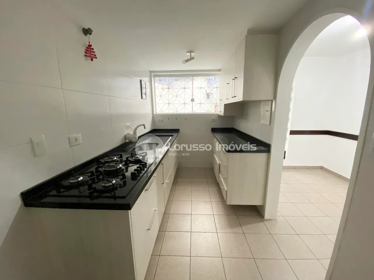 Bathtub in a 3-bedroom house, 190 m² — photo 2
