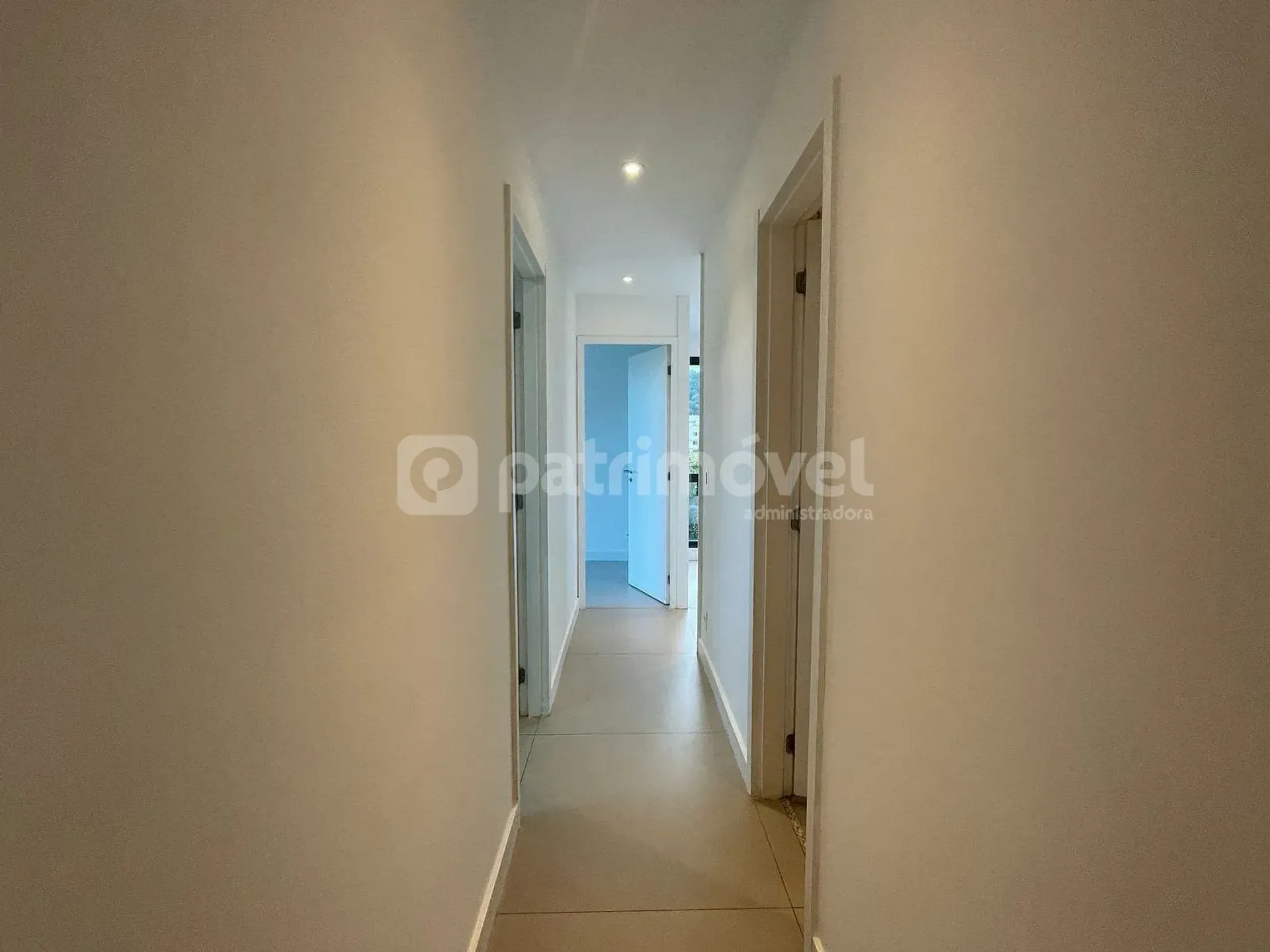 Невмебльована квартира з 3 кімнатами та 197 м² — photo 41