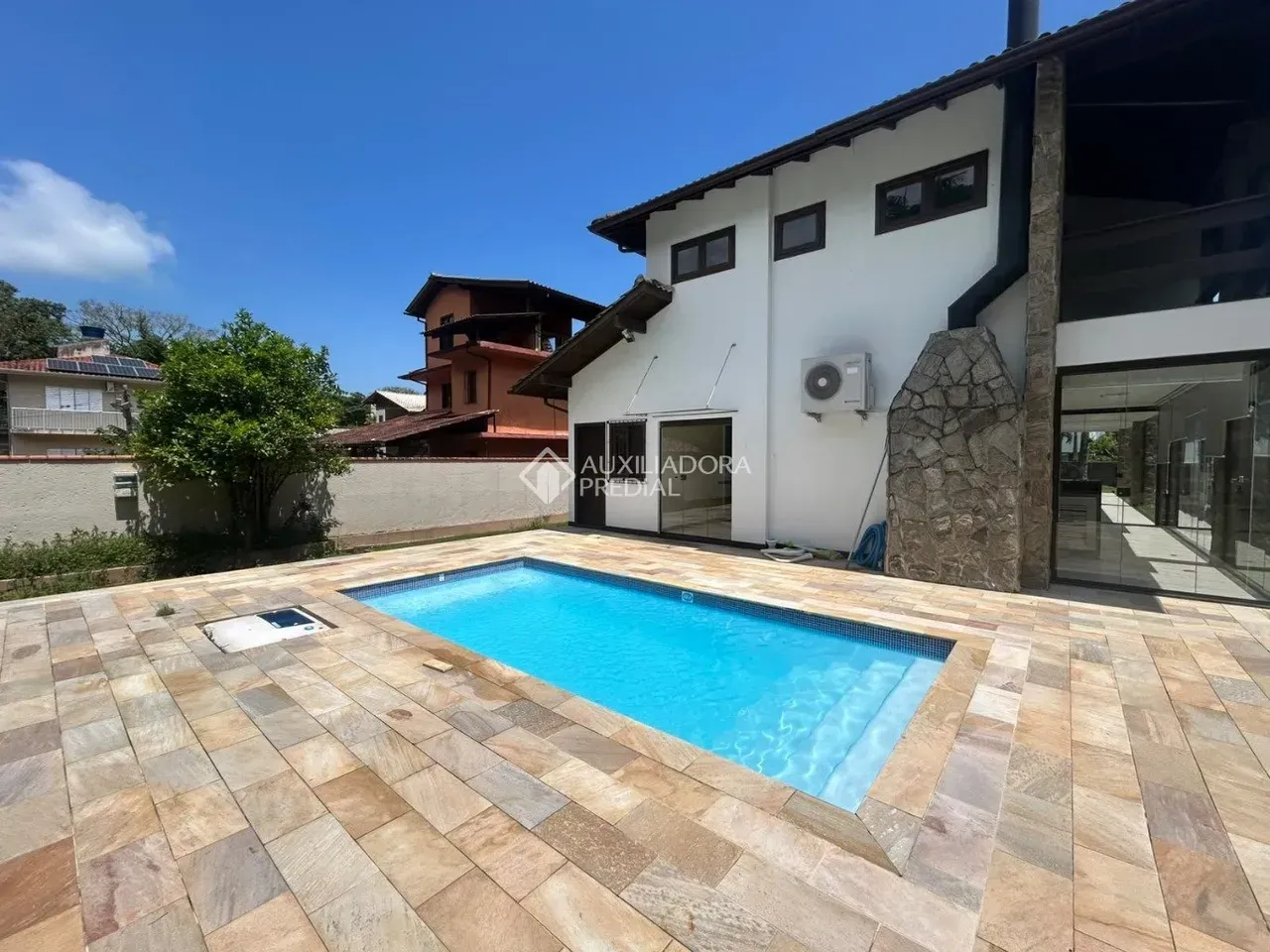 1723 m² house with a bathtub and a grill on the balcony — photo 47