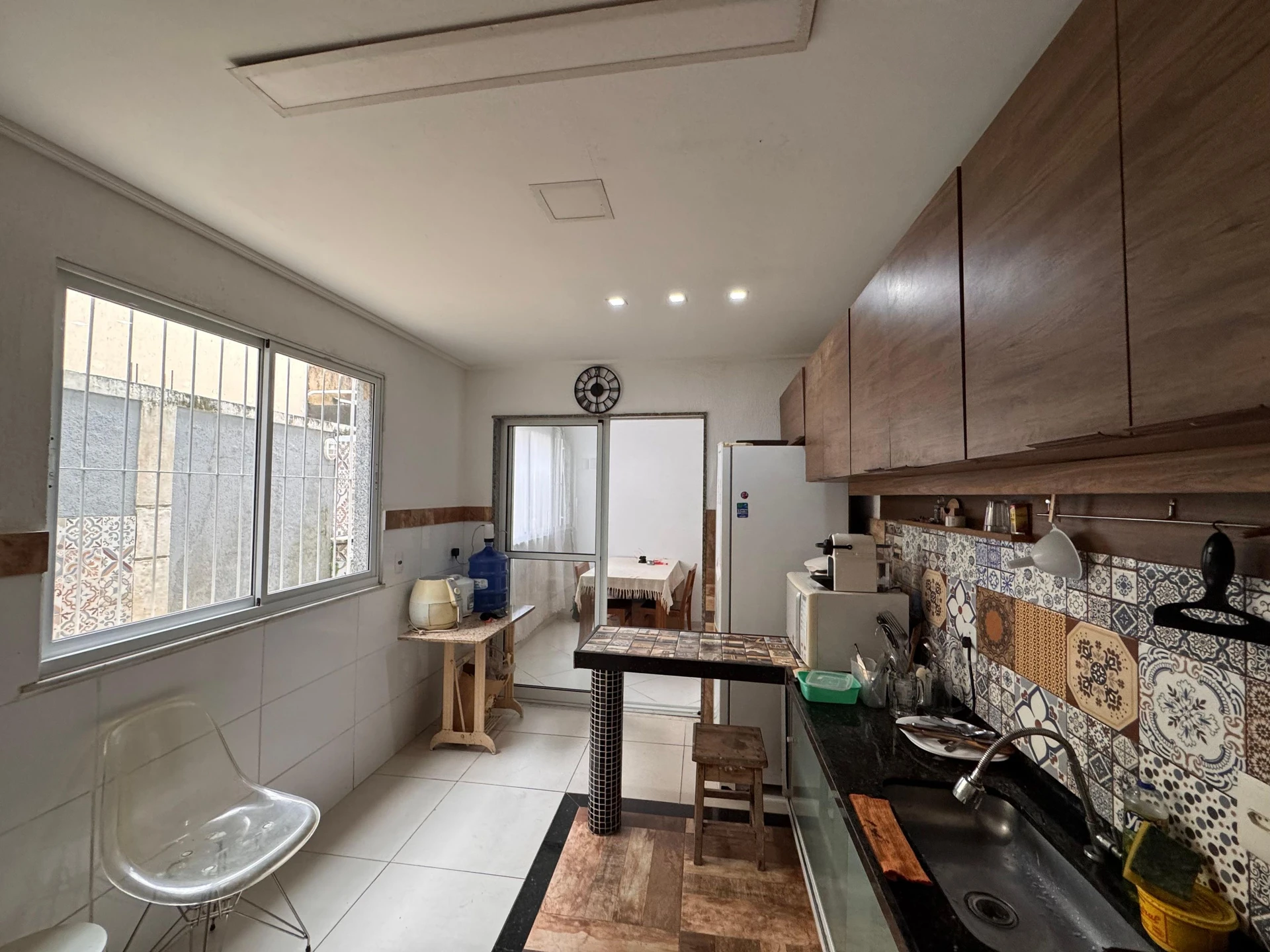 Furnished condo house with 3 bedrooms and laundry setup — photo 9