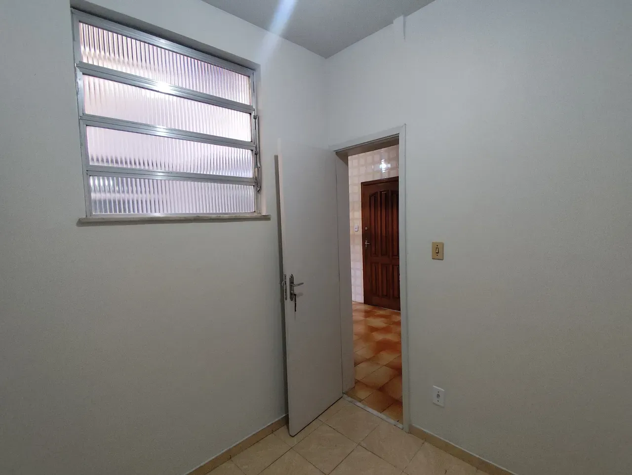 Unfurnished apartment with 2 bedrooms and a washing machine — photo 21