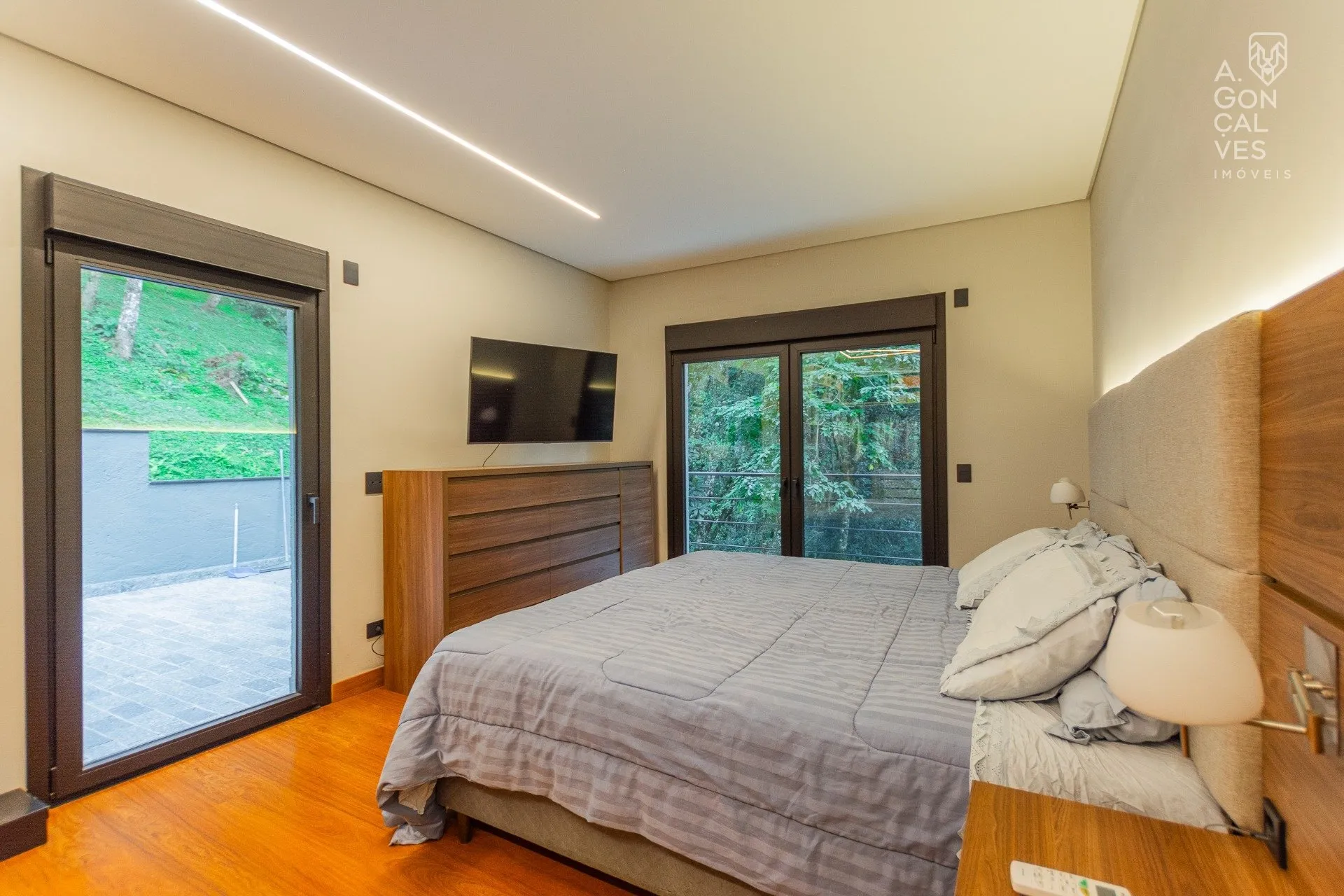 Furnished house with 4 bedrooms and 5 bathrooms — photo 40