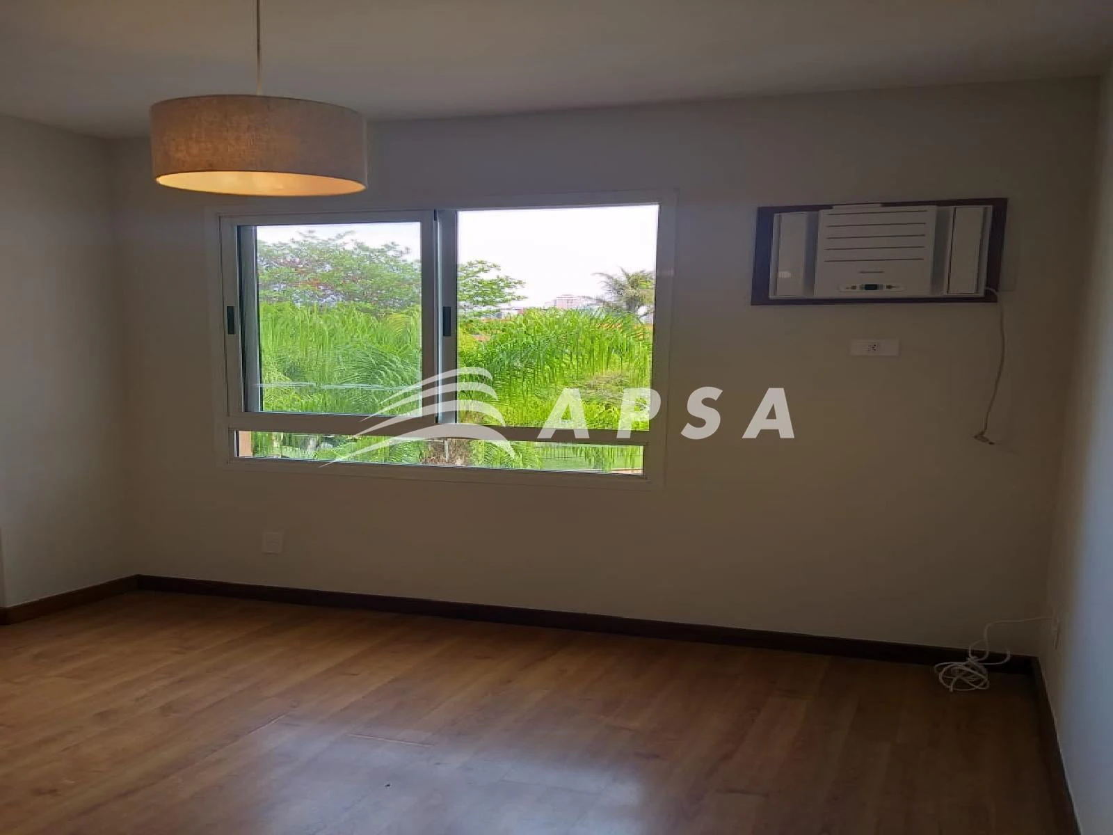 Furnished apartment, 99 m², with a glass-enclosed balcony — photo 10