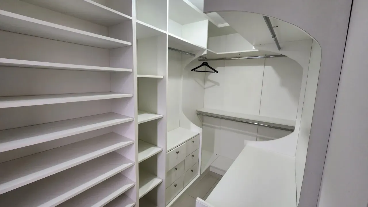 2-bedroom apartment with a walk-in closet — photo 22