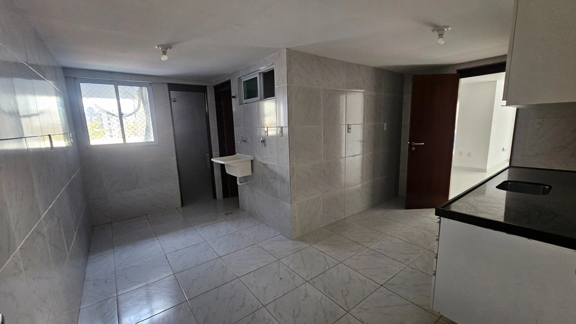 Квартира з 4 спальнями, у будинку є басейн — photo 13