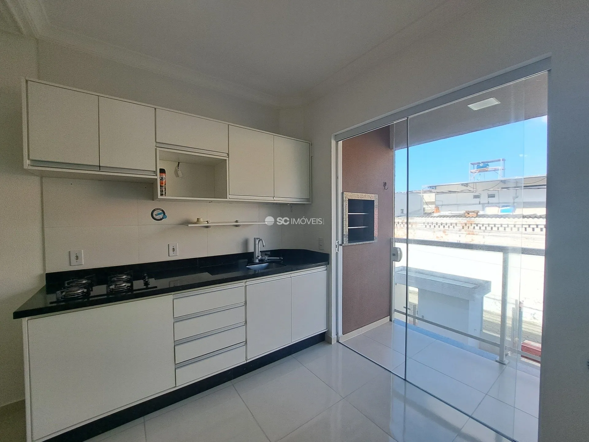 95 m² apartment with open-plan gas kitchen — photo 8