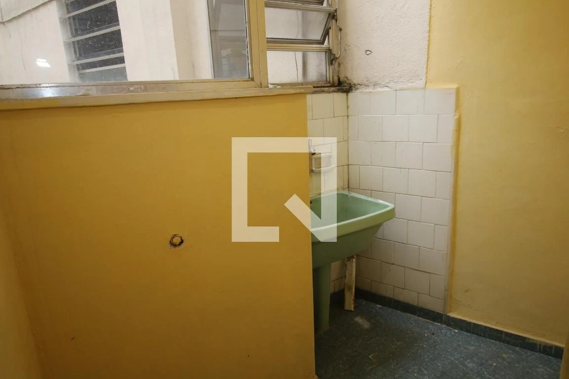 Unfurnished 1-bedroom apartment with separate kitchen — photo 9