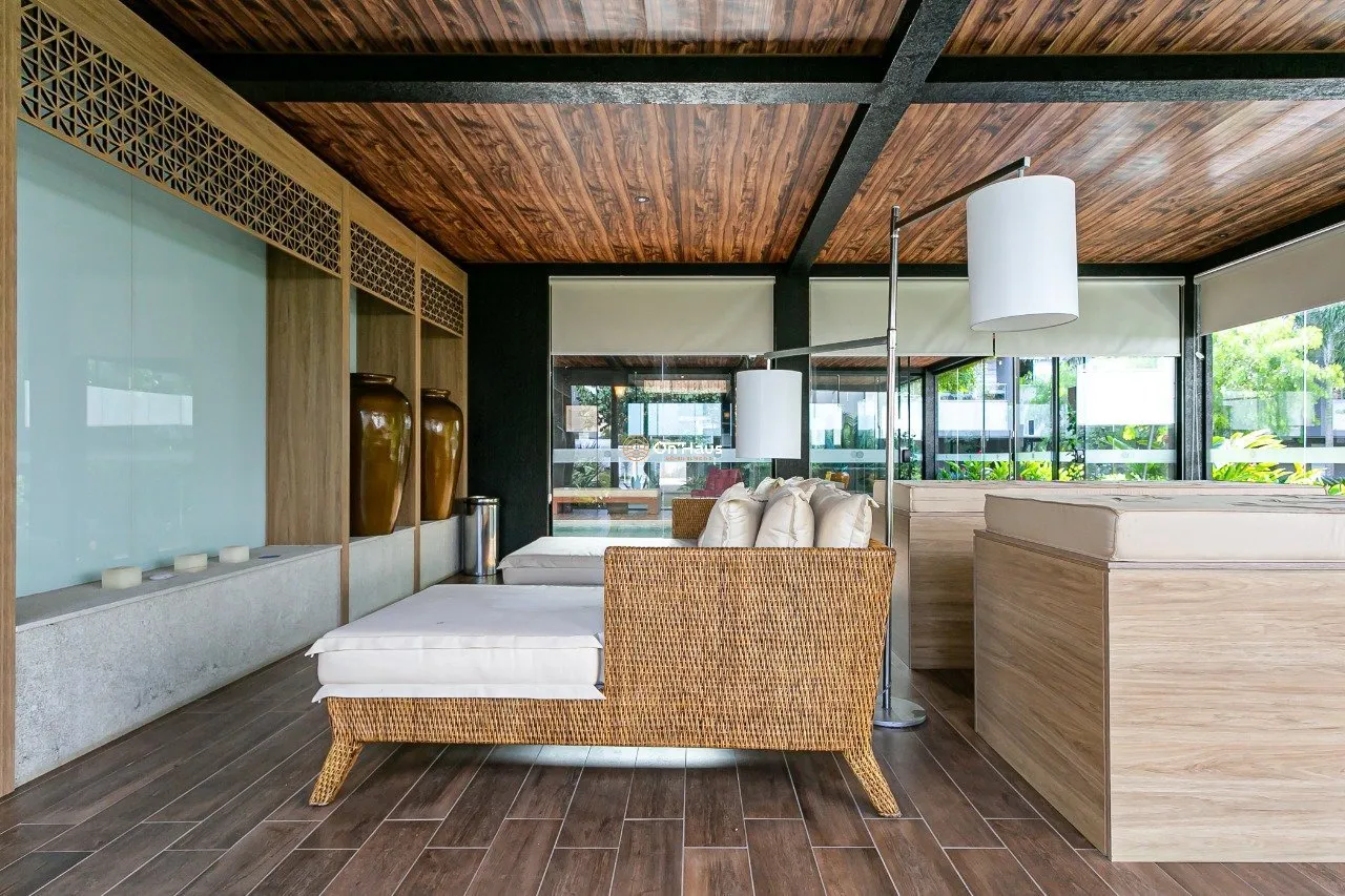 3-bedroom apartment in a building with a pool — photo 40