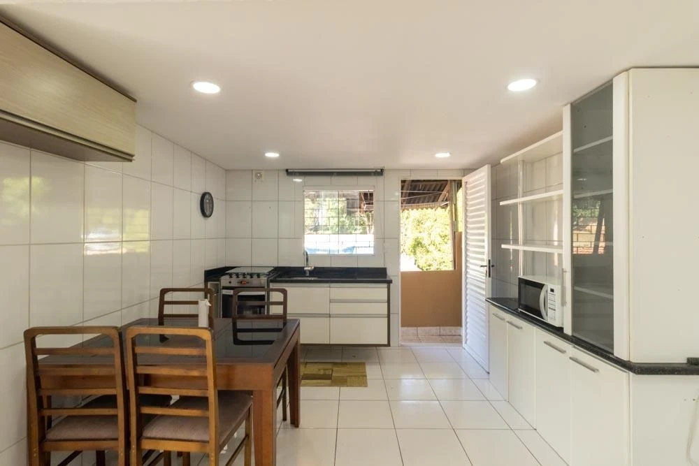 2-bedroom apartment with a grill on the balcony — photo 9