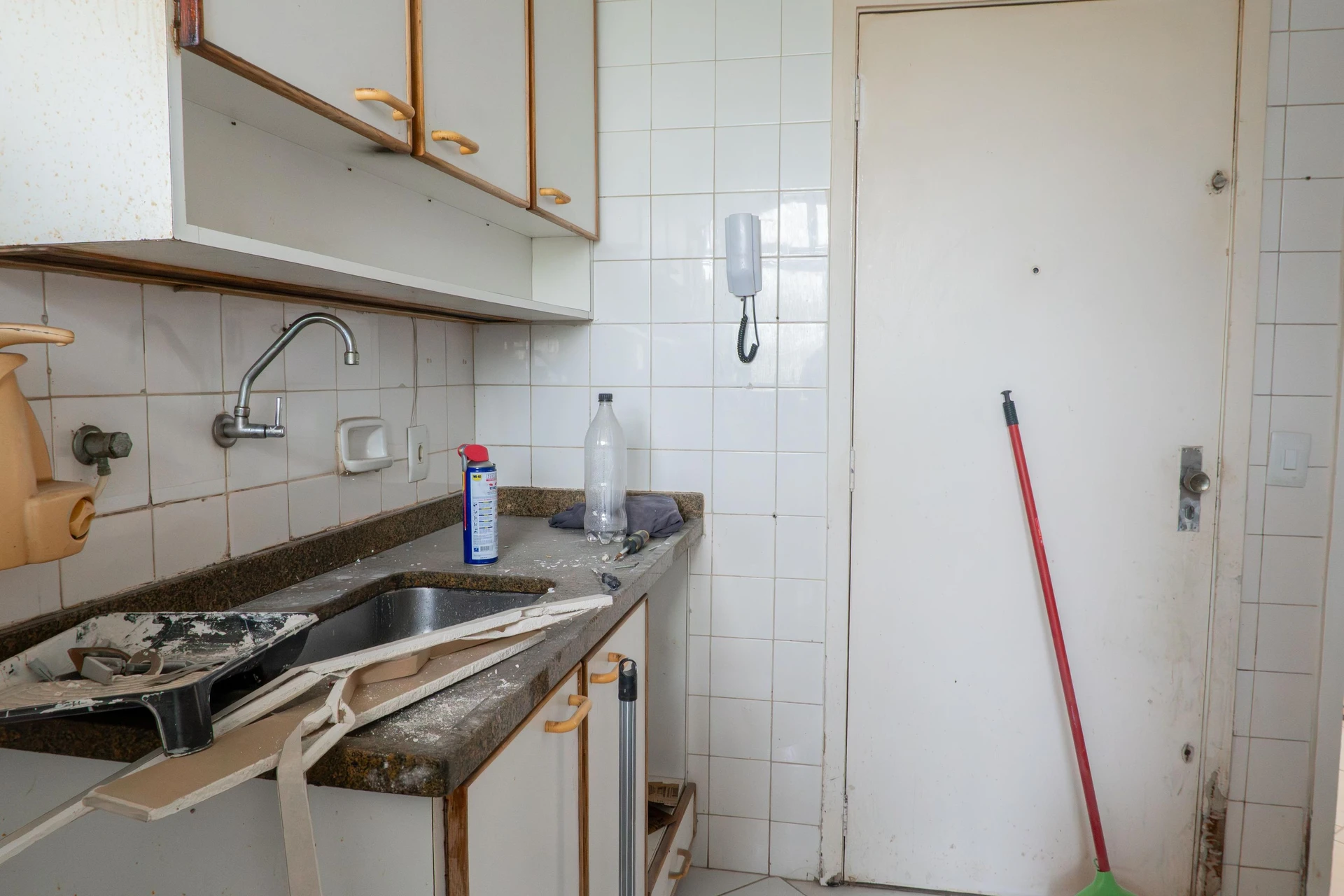 Bathtub in a 3-bedroom apartment, 81 m² — photo 29