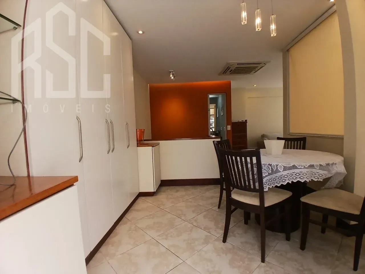 Balcony with a grill in a 2-bedroom apartment, 153 m² — photo 32