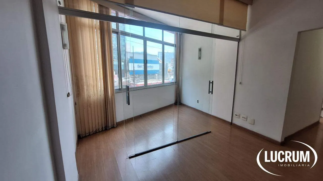 2-bedroom apartment with wood or laminate floors — photo 10