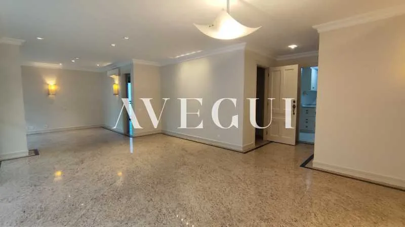 165 m² apartment with 3 bedrooms, 5 baths, and balcony — photo 4