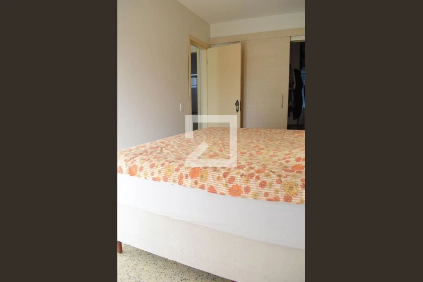 Condo house with 3 bedrooms and a built-in laundry setup — photo 6