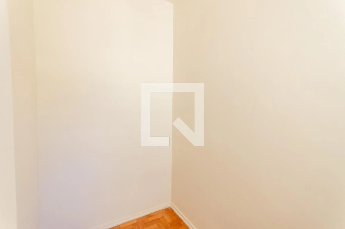 2-bedroom apartment with wood or laminate floors — photo 26
