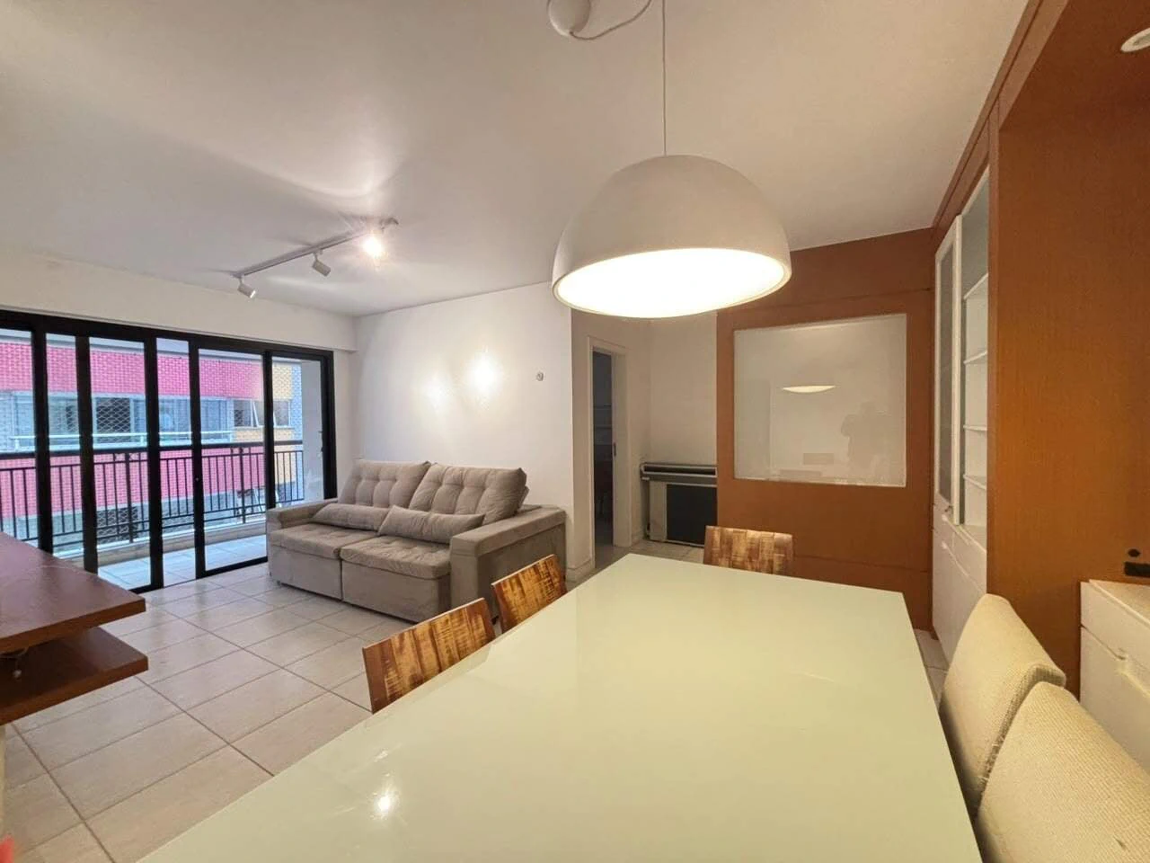 Furnished apartment, 122 m², with a glass-enclosed balcony