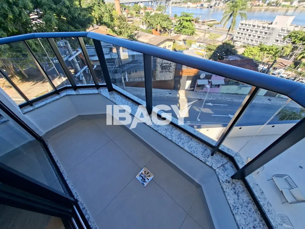 Studio with a glassed-in balcony and open-plan kitchen — photo 150