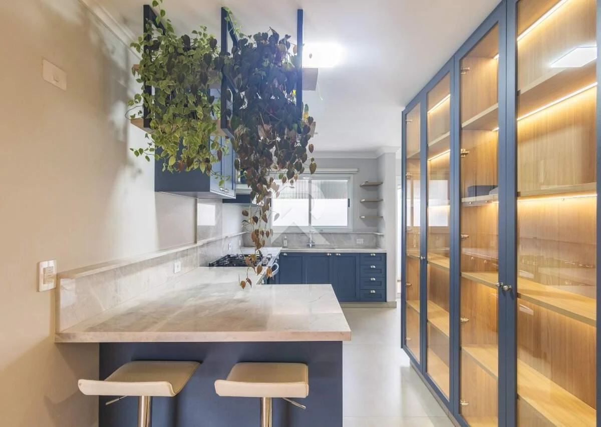 4-bedroom house with a bathtub in Curitiba — photo 8