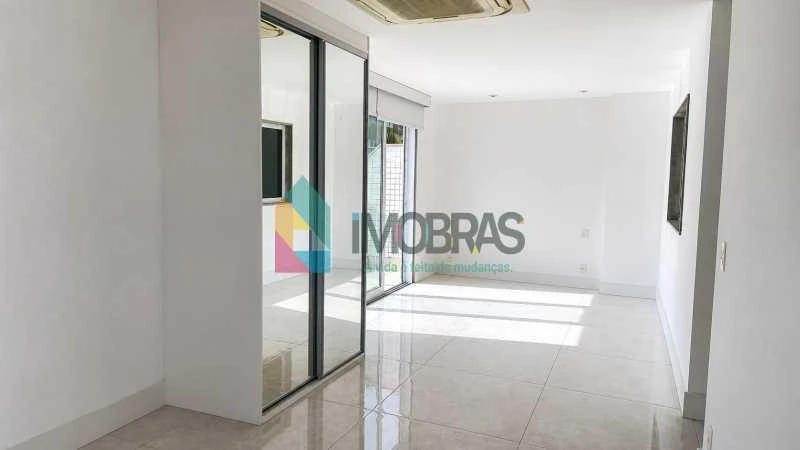 Triplex penthouse 660 m² with 3 suites and parking — photo 15