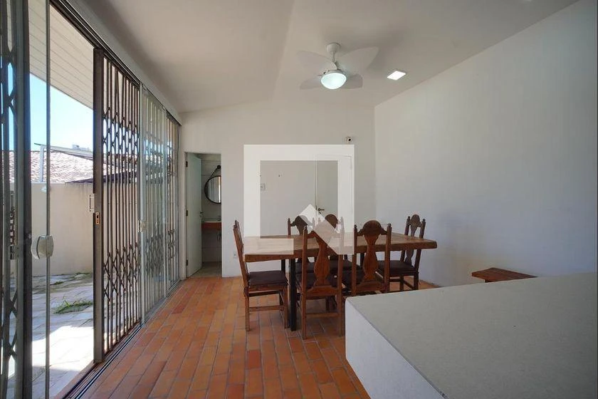Furnished house with 4 bedrooms and 209 m², 3 bathrooms — photo 38