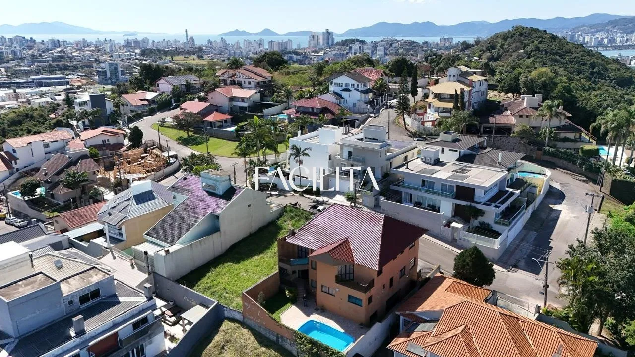 Furnished 456 m² house with 3 en-suite bedrooms and pool — photo 72
